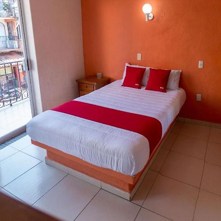 Hotel Casa Bravo Zihuatanejo Exterior photo