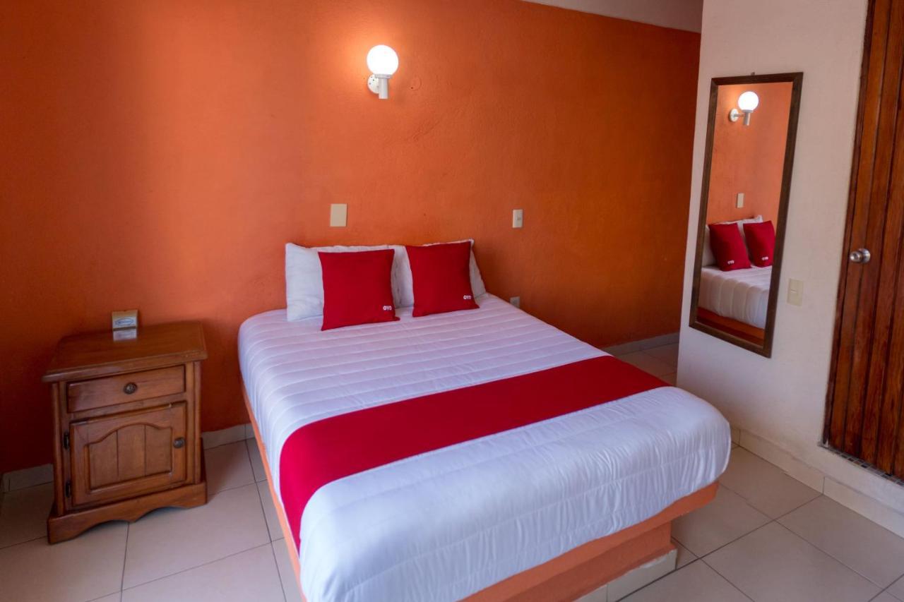 Hotel Casa Bravo Zihuatanejo Exterior photo