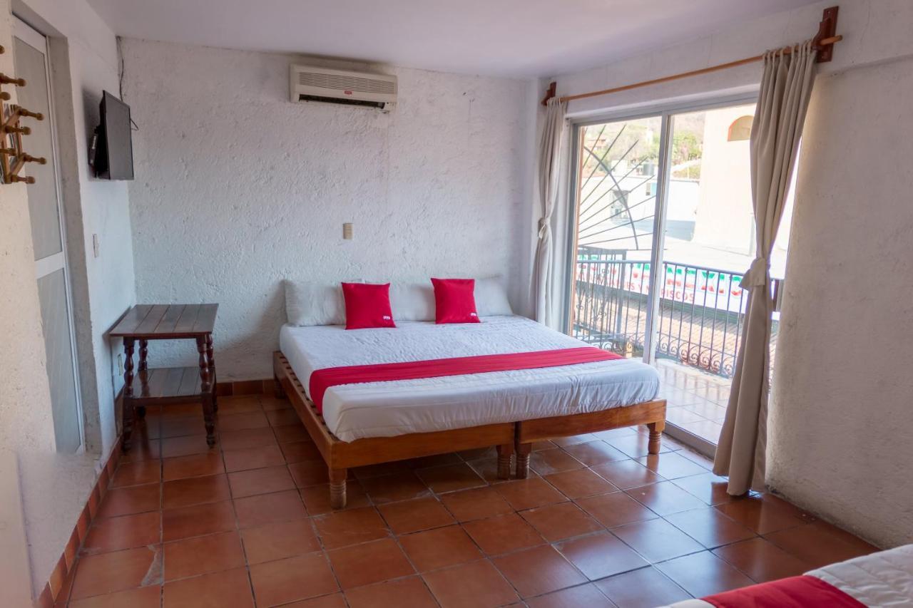 Hotel Casa Bravo Zihuatanejo Exterior photo